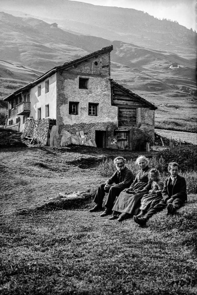 Rudolf Zinggeler 1911: Wohnhaus und Stall in Vals