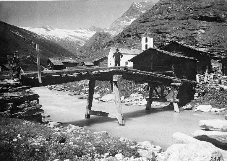 Zervreila Brücke,  Teilansicht des Dorfes mit Kirche, 1911.